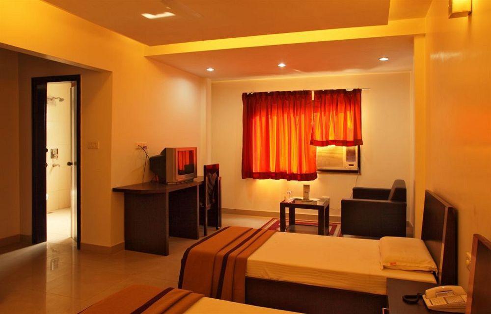 Hotel Lohmod At National Highway 8 - Free Airport Transffer ニューデリー エクステリア 写真