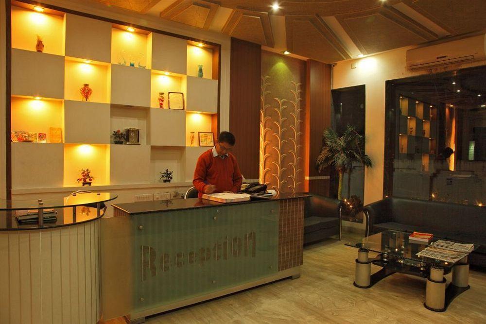 Hotel Lohmod At National Highway 8 - Free Airport Transffer ニューデリー エクステリア 写真