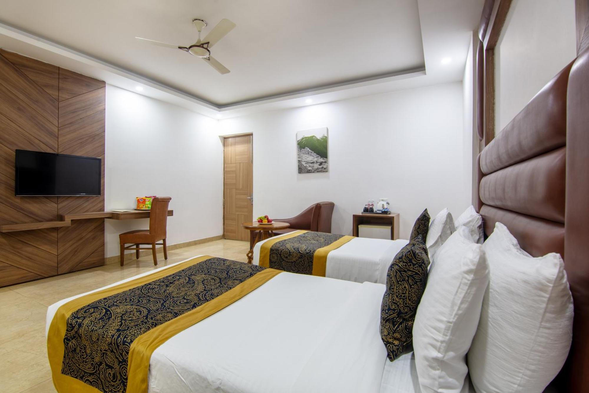 Hotel Lohmod At National Highway 8 - Free Airport Transffer ニューデリー エクステリア 写真