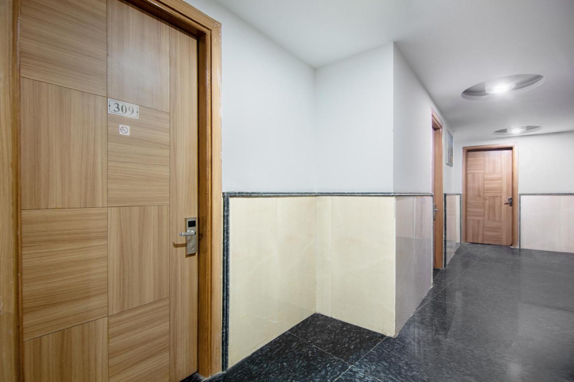 Hotel Lohmod At National Highway 8 - Free Airport Transffer ニューデリー エクステリア 写真