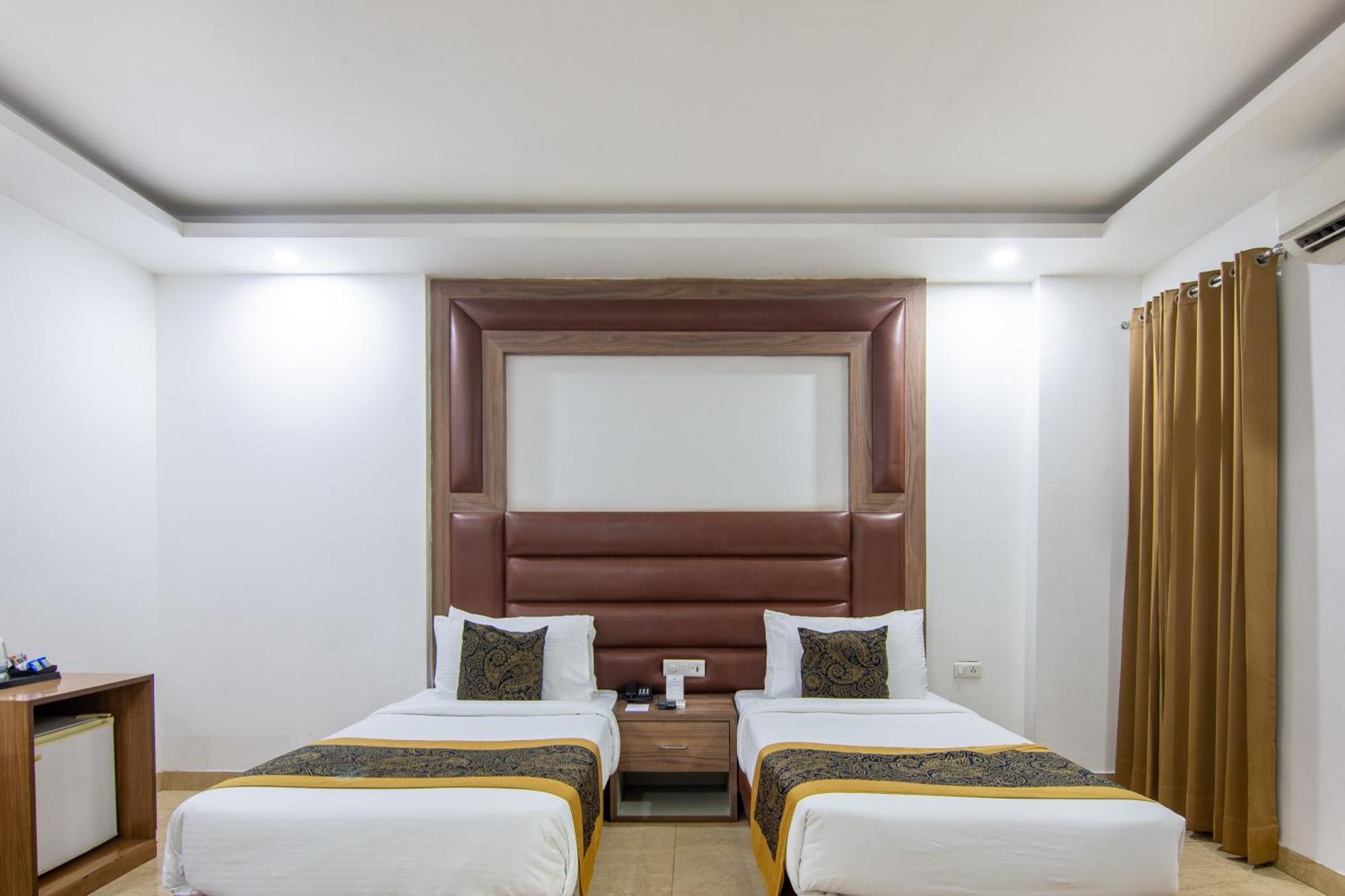 Hotel Lohmod At National Highway 8 - Free Airport Transffer ニューデリー エクステリア 写真