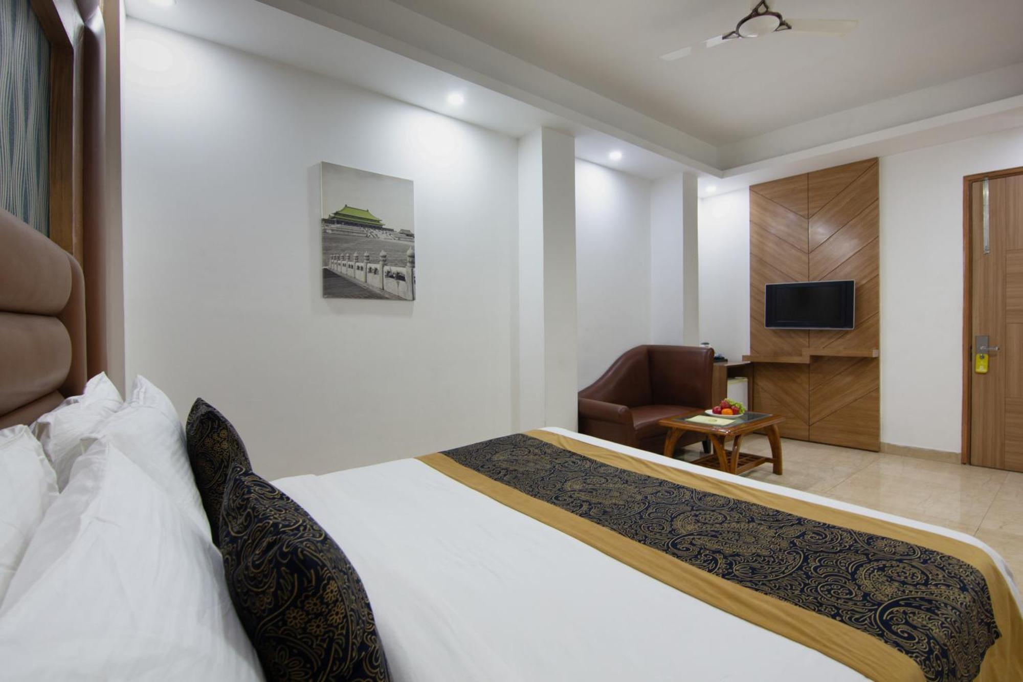 Hotel Lohmod At National Highway 8 - Free Airport Transffer ニューデリー エクステリア 写真