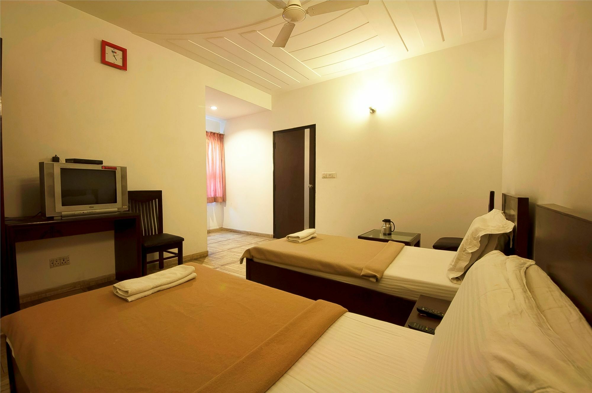 Hotel Lohmod At National Highway 8 - Free Airport Transffer ニューデリー エクステリア 写真