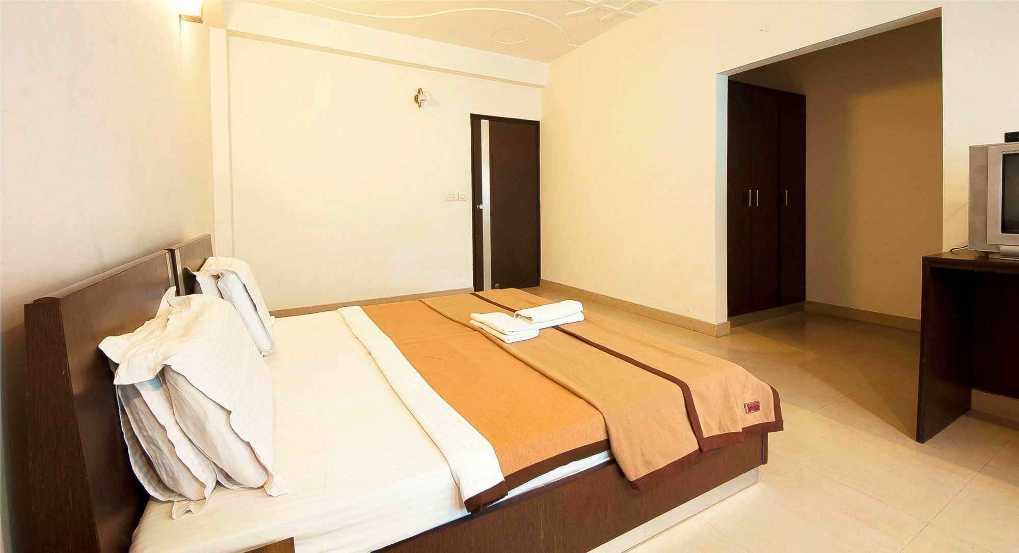 Hotel Lohmod At National Highway 8 - Free Airport Transffer ニューデリー エクステリア 写真